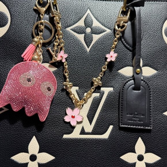 STUNNING LV Fashion Tote! BLACK Embossed MM Size with LV magnetic box and bag! - Picture 2 of 10